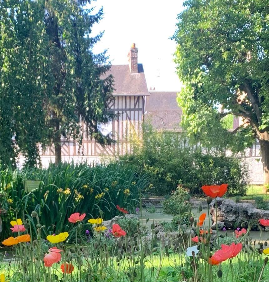 Maison Leontine Bed and Breakfast Bernay  Buitenkant foto